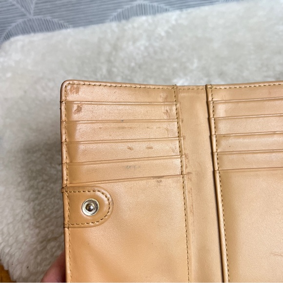 Clathas Pink Embossed Leather Wallet - Picture 10 of 11